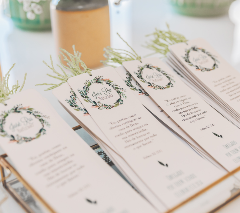 Arta invitațiilor de nuntă personalizate: Cum să insufli povestea voastră de dragoste în fiecare design Arta invitațiilor de nuntă personalizate: Cum să insufli povestea voastră de dragoste în fiecare design